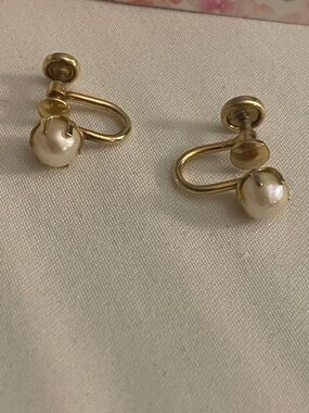 12K Gold Filled Pearl Screw-Back Earrings - Classic Cream Pearl